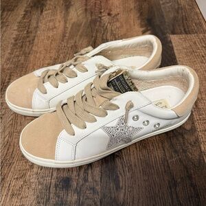 Vintage Havana Women's Beige and White Sneakers